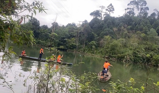 Lật ghe chở nhóm người đi làm rẫy, một người tử vong- Ảnh 1. Lật ghe chở nhóm người đi làm rẫy, một người tử vong- Ảnh 1.
