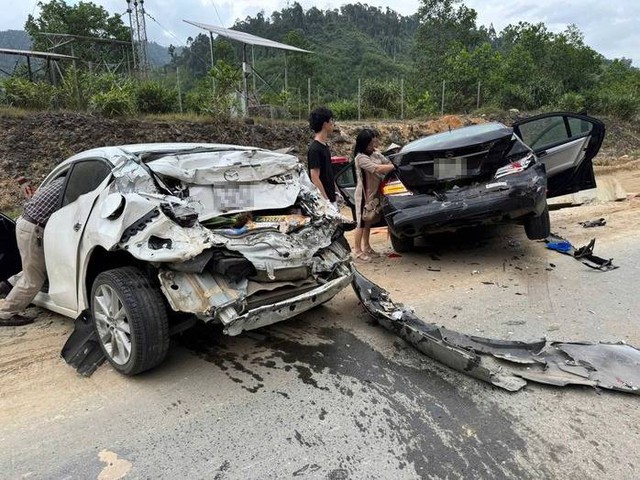 Tai nạn li&ecirc;n ho&agrave;n tr&ecirc;n cao tốc La Sơn - H&ograve;a Li&ecirc;n, nhiều xe hư hỏng- Ảnh 2.