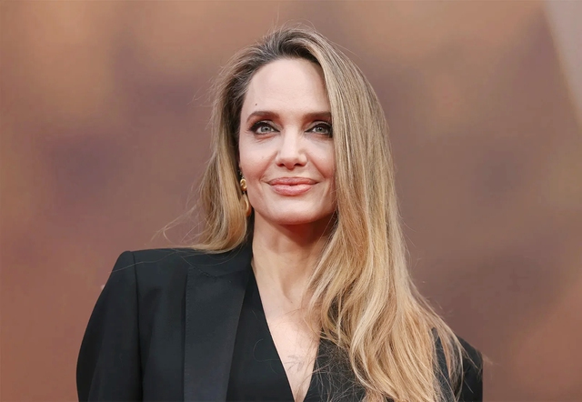 Angelina Jolie rời bỏ cuộc sống h&agrave;o nho&aacute;ng ở Hollywood? - Ảnh 1.