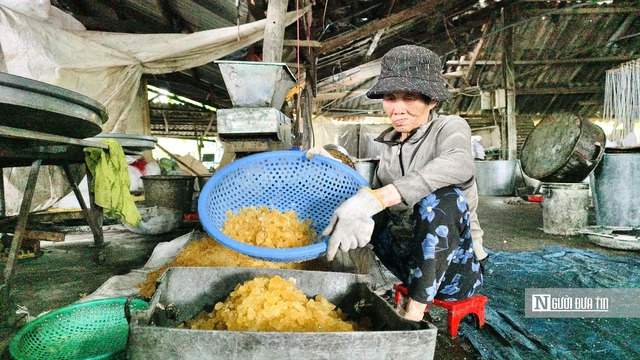 Những lò lửa đỏ suốt đêm, giữ một nghề xưa giữa ngày giáp Tết- Ảnh 6. Những lò lửa đỏ suốt đêm, giữ một nghề xưa giữa ngày giáp Tết- Ảnh 6.