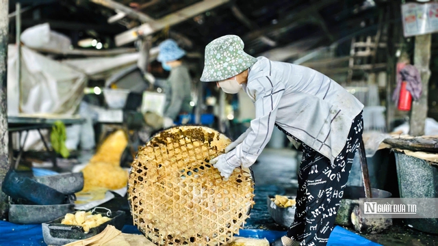 Những lò lửa đỏ suốt đêm, giữ một nghề xưa giữa ngày giáp Tết- Ảnh 12. Những lò lửa đỏ suốt đêm, giữ một nghề xưa giữa ngày giáp Tết- Ảnh 12.