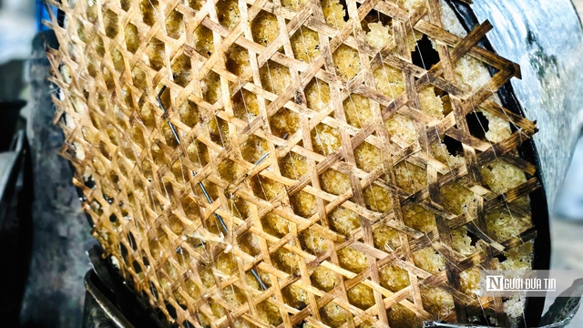 Những lò lửa đỏ suốt đêm, giữ một nghề xưa giữa ngày giáp Tết- Ảnh 13. Những lò lửa đỏ suốt đêm, giữ một nghề xưa giữa ngày giáp Tết- Ảnh 13.