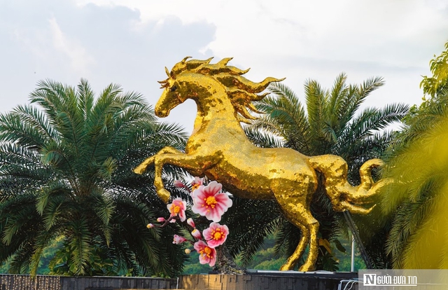 Ch&ugrave;m ảnh: Linh vật Ngựa V&agrave;ng đầu ti&ecirc;n của nghệ nh&acirc;n Đinh Văn T&acirc;m xuất hiện tại Đ&agrave; Nẵng- Ảnh 11.