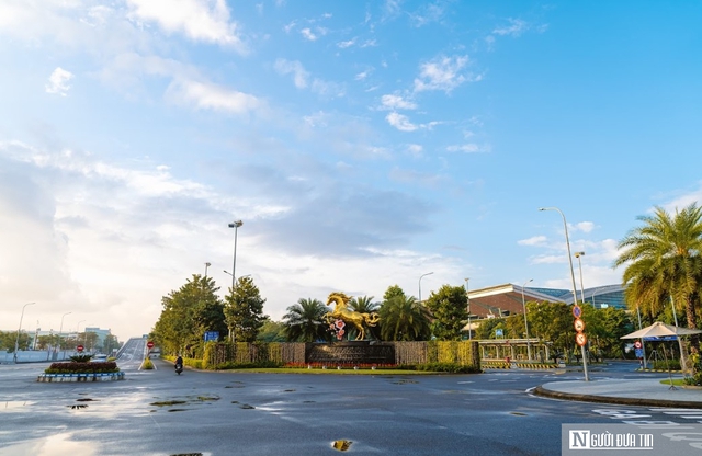 Ch&ugrave;m ảnh: Linh vật Ngựa V&agrave;ng đầu ti&ecirc;n của nghệ nh&acirc;n Đinh Văn T&acirc;m xuất hiện tại Đ&agrave; Nẵng- Ảnh 12.