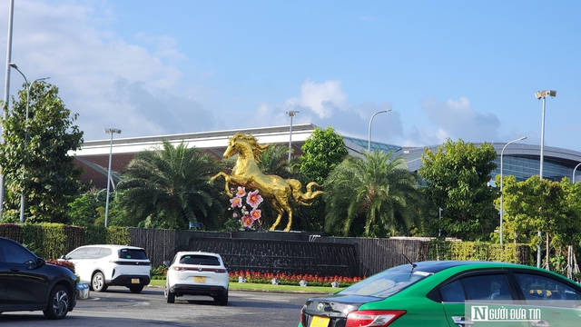 Ch&ugrave;m ảnh: Linh vật Ngựa V&agrave;ng đầu ti&ecirc;n của nghệ nh&acirc;n Đinh Văn T&acirc;m xuất hiện tại Đ&agrave; Nẵng- Ảnh 13.