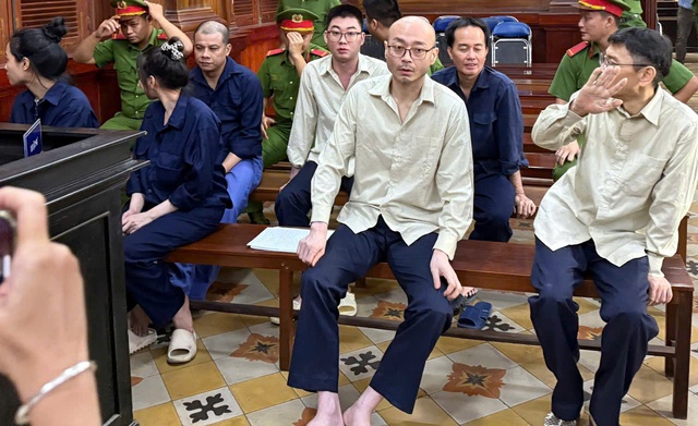 Chi gần 1 tỷ đồng “chạy” kiểm tra, nhóm môi giới mại dâm vẫn không thoát vòng lao lý- Ảnh 1. Chi gần 1 tỷ đồng “chạy” kiểm tra, nhóm môi giới mại dâm vẫn không thoát vòng lao lý- Ảnh 1.