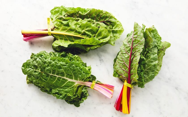 Mỹ đ&aacute;nh gi&aacute; "rau tốt nhất thế giới", h&oacute;a ra l&agrave; rau quen thuộc ra chợ l&agrave; thấy - Ảnh 2.