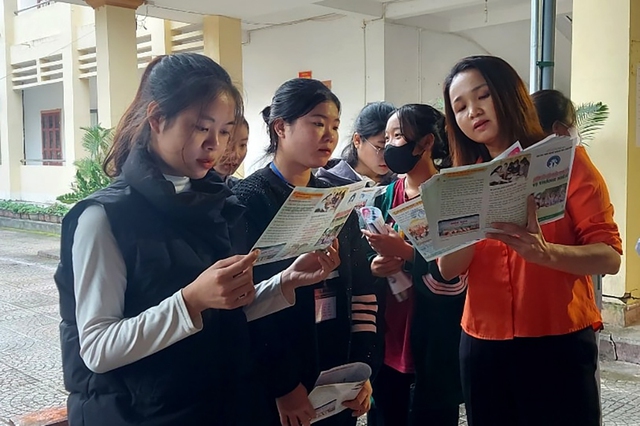 Tăng cường tuyên truyền pháp luật, xoá tập tục có hại cho phụ nữ và trẻ em DTTS Nghệ An - Ảnh 2.