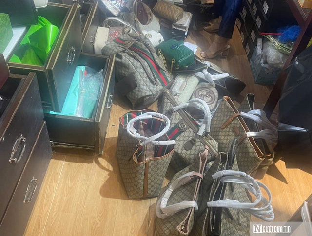 Cận Tết, hàng giả thời trang cao cấp “lên kệ” tại nhiều cửa hàng ở Đà Nẵng- Ảnh 2. Cận Tết, hàng giả thời trang cao cấp “lên kệ” tại nhiều cửa hàng ở Đà Nẵng- Ảnh 2.