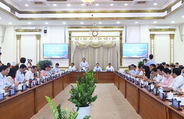 Tp.HCM bước qua &ldquo;gam tối&rdquo;, sẵn s&agrave;ng v&agrave;o vai đại c&ocirc;ng trường năm 2026 - Ảnh 2.