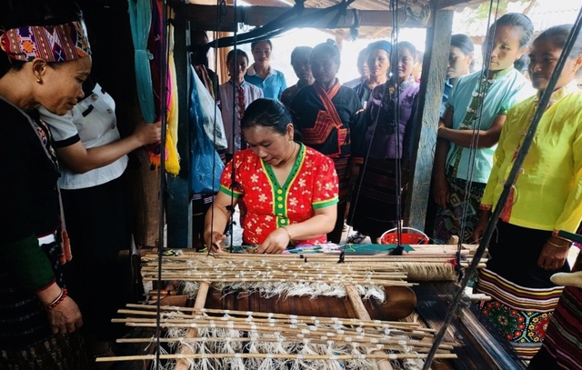 Hỗ trợ phụ nữ DTTS ph&aacute;t triển sản xuất, tạo động lực giảm ngh&egrave;o bền vững - Ảnh 1.