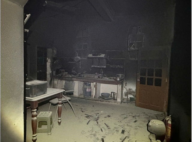 Vụ cháy nhà 3 tầng ở Hà Nội: Chạy đua cứu chữa 15 nạn nhân, 7 người nguy kịch - Ảnh 2.