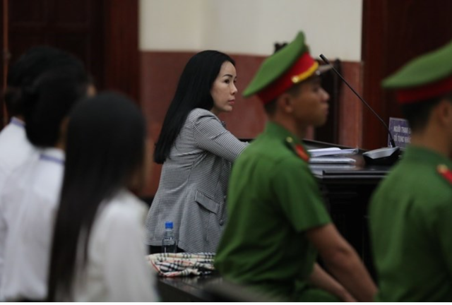 Từ clip bịa đặt đến v&ograve;ng lao l&yacute;: Nữ youtuber bị truy tố v&igrave; x&uacute;c phạm uy t&iacute;n b&agrave; Nguyễn Phương Hằng- Ảnh 2.