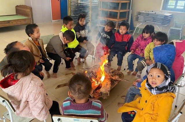 Thầy tr&ograve; v&ugrave;ng cao l&agrave;m g&igrave; để ph&ograve;ng chống r&eacute;t đậm, r&eacute;t hại cho học sinh? - Ảnh 1.