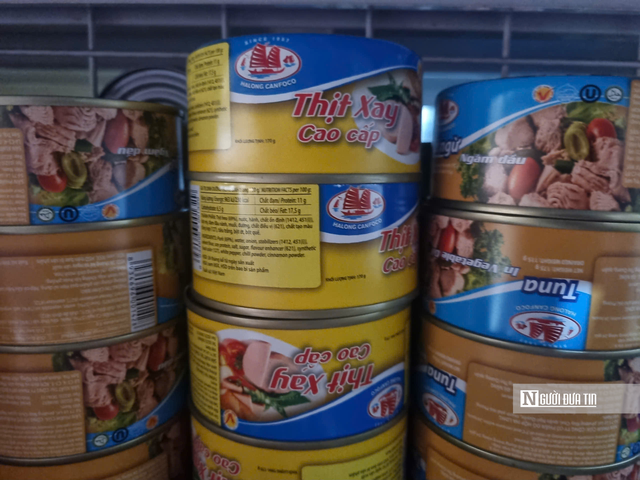 Vụ 120 tấn thịt lợn bệnh: Người dân tới đổi trả sản phẩm của Đồ hộp Hạ Long, cửa hàng đóng cửa- Ảnh 2. Vụ 120 tấn thịt lợn bệnh: Người dân tới đổi trả sản phẩm của Đồ hộp Hạ Long, cửa hàng đóng cửa- Ảnh 2.