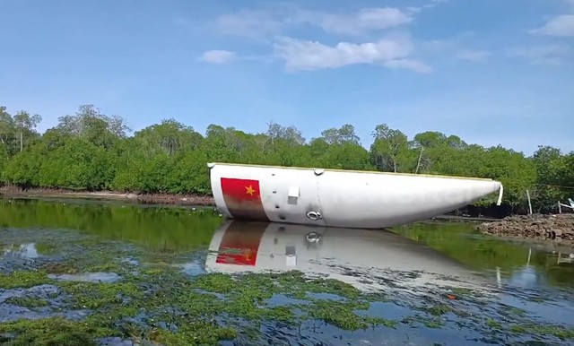 Ngư d&acirc;n sốc nặng khi ph&aacute;t hiện vật thể lạ tr&ocirc;i tr&ecirc;n biển - Ảnh 1.