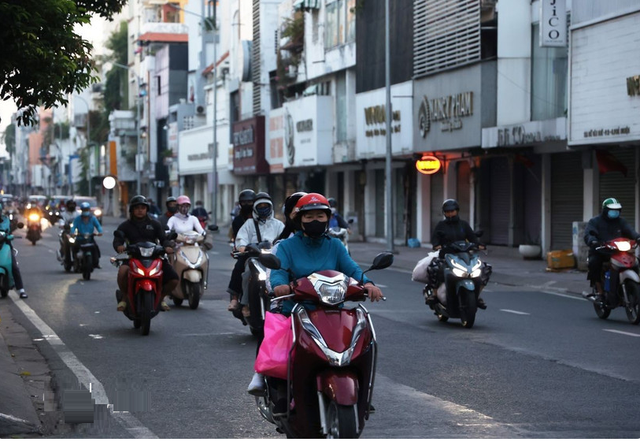 TP.HCM kh&ocirc;ng kh&iacute; lạnh tăng cường cực mạnh, nhiều nơi giảm s&acirc;u dưới 17&deg;C trong 10 năm qua - Ảnh 4.