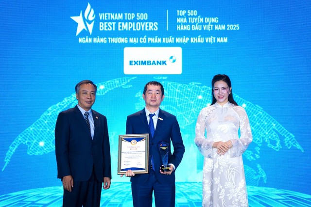 Eximbank được vinh danh 03 hạng mục Top 10 &ndash; Top 50 &ndash; Top 500 nh&agrave; tuyển dụng v&agrave; m&ocirc;i trường l&agrave;m việc tốt nhất việt nam năm 2025 - Ảnh 3.
