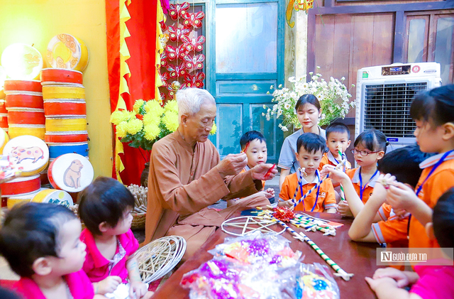Đề xuất hỗ trợ tiền, hiện vật và khen thưởng để khuyến sinh - Ảnh 1.