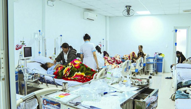 Nhiều trường hợp nhập viện sau khi ăn bánh mì - Ảnh 1.