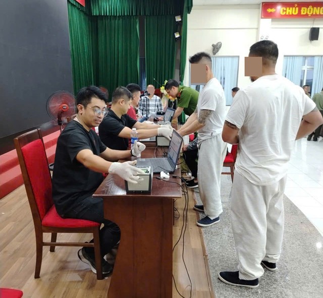 Cảnh giác lời mời "việc nhẹ, lương cao", coi chừng sập bẫy - Ảnh 1.