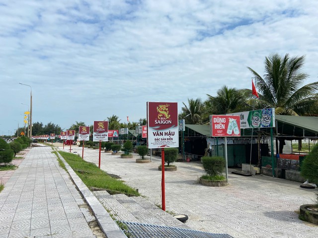 Toàn cảnh tháo dỡ 80 hàng quán “trả lại” không gian cho bãi biển Nhật Lệ- Ảnh 2.