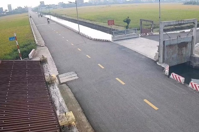 Người đàn ông 67 tuổi tử vong khi cứu 2 cháu bé đuối nước - Ảnh 1.