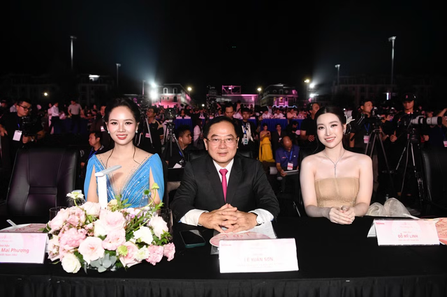 Ngỡ ng&agrave;ng nhan sắc Hoa hậu Mai Phương sau nhiều năm vắng b&oacute;ng showbiz - Ảnh 5.