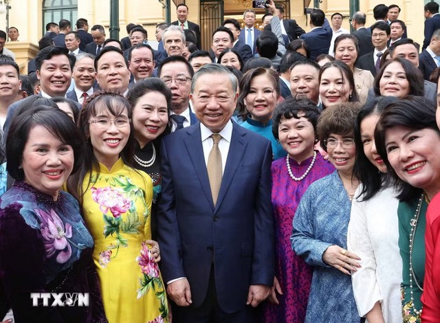 Tổng B&iacute; thư, Chủ tịch nước T&ocirc; L&acirc;m: Doanh nghiệp vững mạnh g&oacute;p phần bồi đắp sức mạnh quốc gia - Ảnh 3.