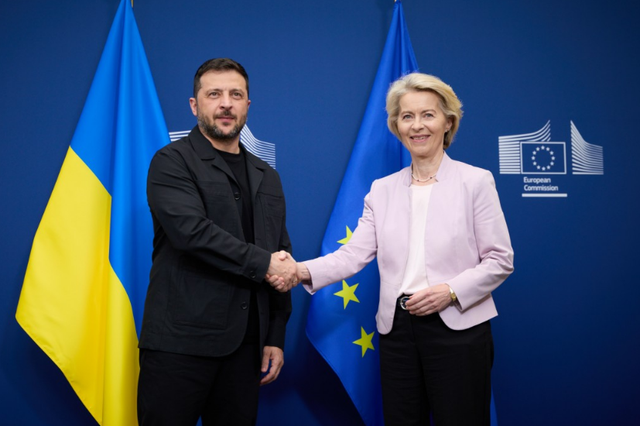 Ukraine tr&ocirc;ng cậy v&agrave;o sự hỗ trợ của ch&acirc;u &Acirc;u khi rạn nứt với Mỹ gia tăng - Ảnh 1.