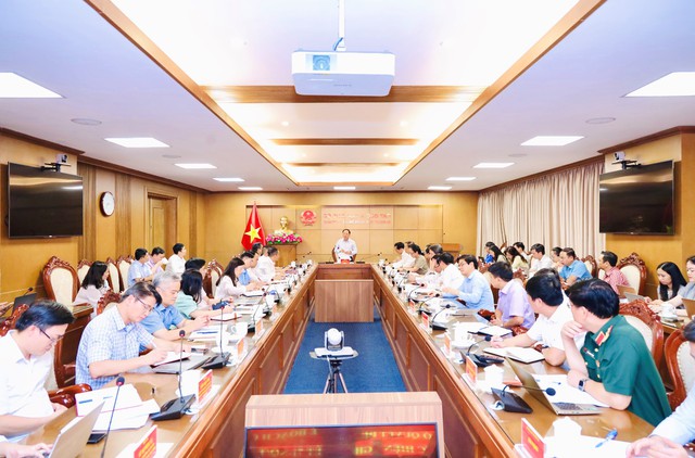 Đoàn Giám sát của Ban Bí thư Trung ương Đảng làm việc với Bộ GD&ĐT- Ảnh 1.
