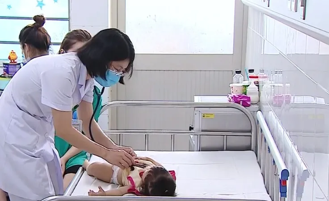 Bệnh tay chân miệng ở trẻ: Dấu hiệu nhận biết sớm và các biện pháp phòng ngừa hiệu quả - Ảnh 1.