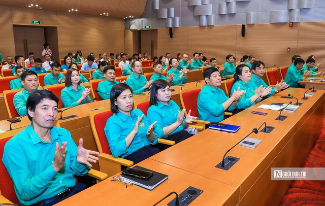 Chủ tịch Hà Nội: Không thể chỉ bồi thường khi thu hồi đất mà thiếu phương án sinh kế lâu dài - Ảnh 1.