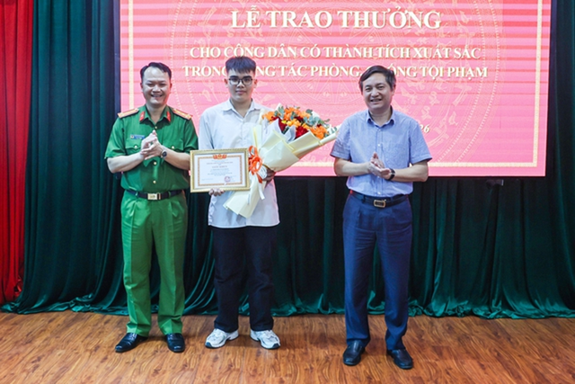 Ch&acirc;n dung nam sinh lớp 12 quật ng&atilde; 2 t&ecirc;n trộm ch&oacute;, l&agrave; th&agrave;nh vi&ecirc;n đội tuyển tiếng Anh - Ảnh 2.