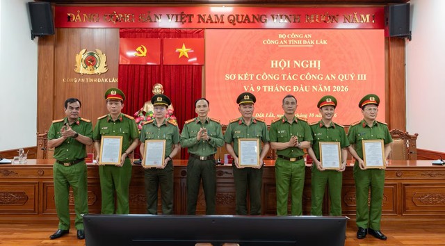 Nổ được "bề trên" ban lộc cho trúng số, cặp vợ chồng lừa đảo hơn 50 tỷ - Ảnh 1.