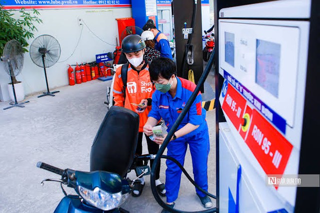 Bộ C&ocirc;ng Thương đề xuất bỏ Quỹ b&igrave;nh ổn gi&aacute; xăng dầu trong nh&oacute;m b&igrave;nh ổn- Ảnh 1.