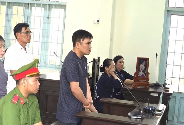 Tài xế tông nữ sinh tử vong ở Vĩnh Long lĩnh 30 tháng tù giam - Ảnh 1.