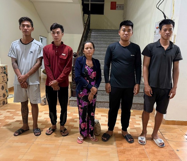 Vợ thu&ecirc; người đ&aacute;nh chồng vi nghi ngờ "ngoại t&igrave;nh" - Ảnh 1.