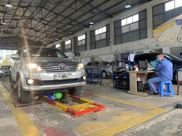 H&agrave; Nội siết đăng kiểm, tăng kiểm tra xe kh&aacute;ch v&agrave; xe tải tr&ecirc;n 7 tấn - Ảnh 1.