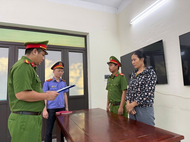 Ph&aacute;t hiện cơ sở h&ocirc; biến" lợn bệnh th&agrave;nh thịt sấy, lạp sườn - Ảnh 2.