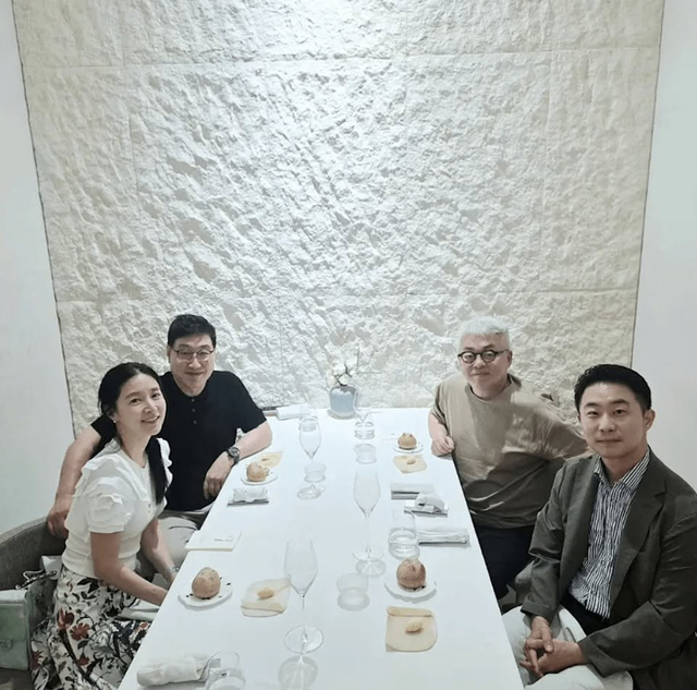 "N&agrave;ng Dae Jang Geum" Lee Young Ae tuổi 55: Nhan sắc trẻ trung, h&ocirc;n nh&acirc;n vi&ecirc;n m&atilde;n b&ecirc;n chồng đại gia hơn 20 tuổi - Ảnh 2.