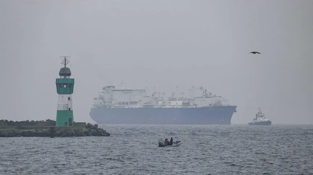 Hàng dài tàu đang trên đường đến cảng Nga bất ngờ bị mắc kẹt ở Biển Baltic, lý do đã rõ- Ảnh 1.