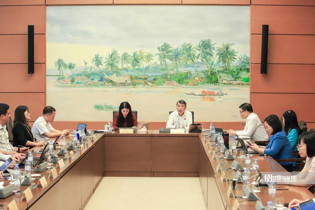 Thủ tướng: Phải bảo đảm người dân được tiếp cận với giá điện hợp lý - Ảnh 2.
