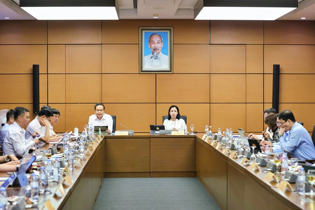 Chủ tịch Quốc hội: "Dòng đường, dòng điện, dòng nước sẽ tạo ra dòng đời tươi sáng" - Ảnh 2.