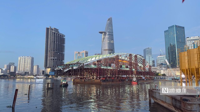 Khoảnh khắc lịch sử hợp long cầu đi bộ hình lá dừa nước bắc qua song Sài Gòn - Ảnh 19.