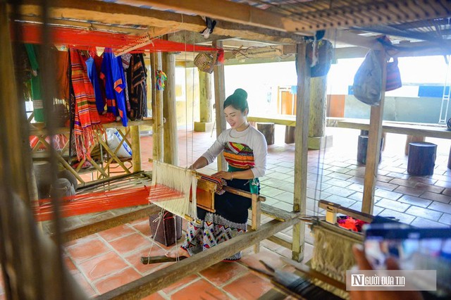 Đưa nghề dệt thổ cẩm vào du lịch, mở hướng thoát nghèo cho người vùng cao- Ảnh 4.