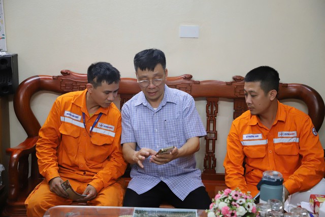 EVNHANOI: Khuyến khích khách hàng theo dõi việc tiêu thụ điện hàng ngày để điều chỉnh thói quen sử dụng điện - Ảnh 1.