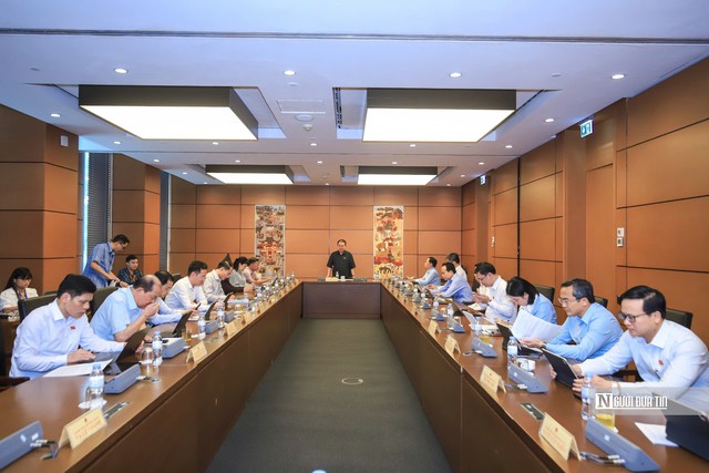 ĐBQH nêu lý do tài xế xe công nghệ, người giao hàng cần tham gia BHXH bắt buộc - Ảnh 1.