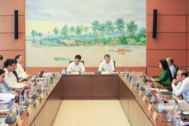 "Nhà nước không bao cấp về nhà ở nhưng cũng không để thị trường tự điều tiết hoàn toàn" - Ảnh 2.