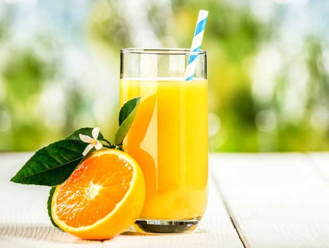 Uống nước cam &eacute;p mỗi ng&agrave;y, người đ&agrave;n &ocirc;ng 48 tuổi bất ngờ khi đi kh&aacute;m - Ảnh 1.